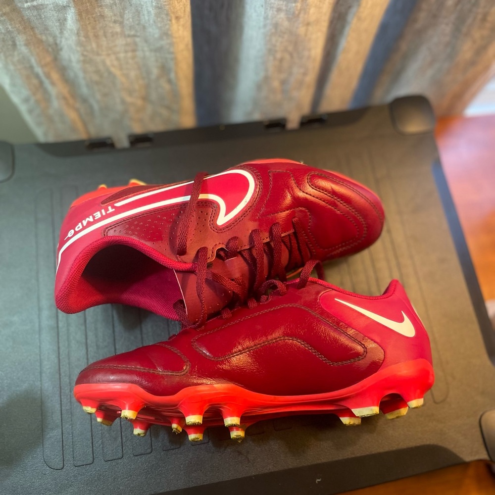 Girls Size 6 Red Nike Soccer Cleats